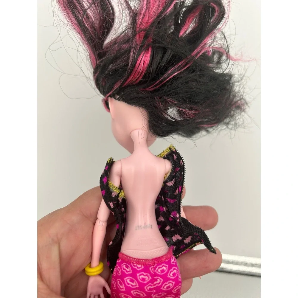 Monster High Creepateria Draculaura fashion doll